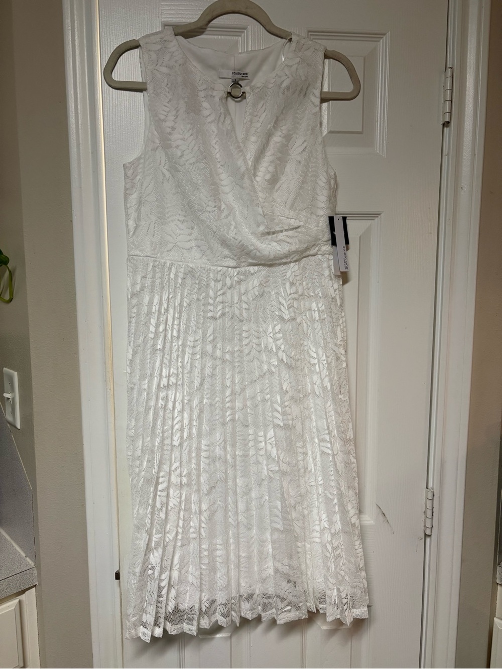 NWT Studio One White Floral Lace Pleated O-Ring Midi Dress Size S